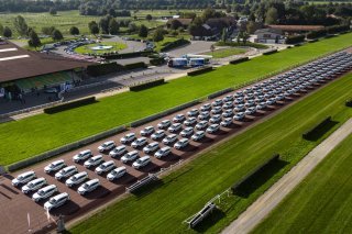 Nestlé a choisi l'hippodrome d'Avenches pour échanger sa flotte de voitures de fonction, désormais 100% électrique.